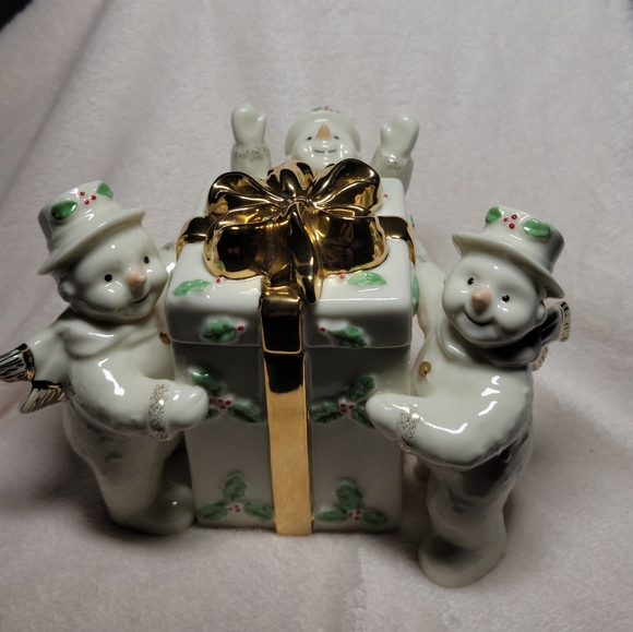 Mikasa Fine Porcelain Ribbon Holly Snowman Trio Hinged Lid Trinket Box - Picture 5 of 5